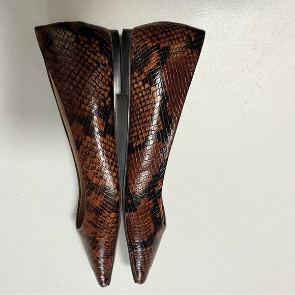 Banana Republic Leather Pointed Toe Flats Nutmeg Snake 8.5 - Picture 6 of 10